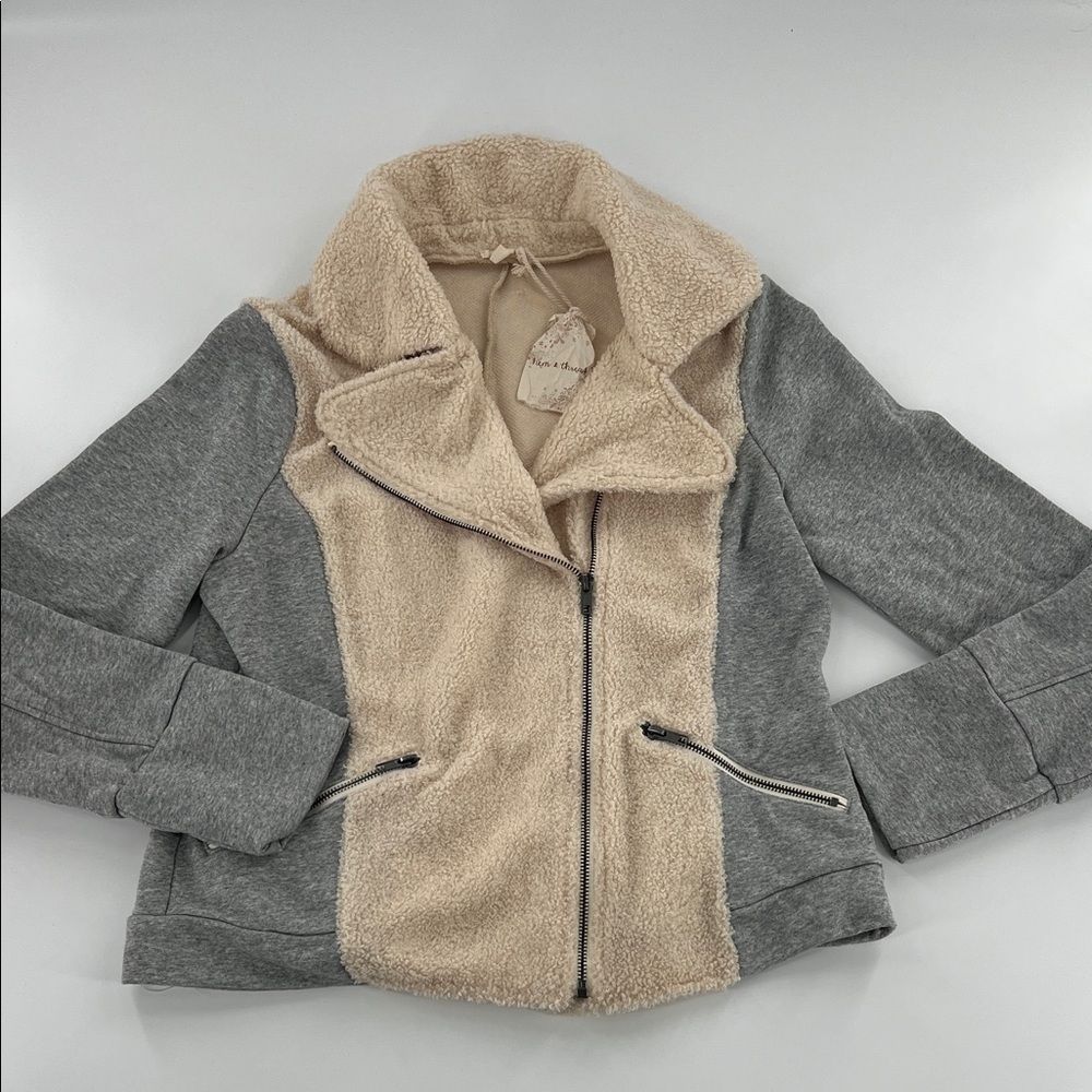 Women’s Gray and Cream Sherpa zip up‎ sweater NWT